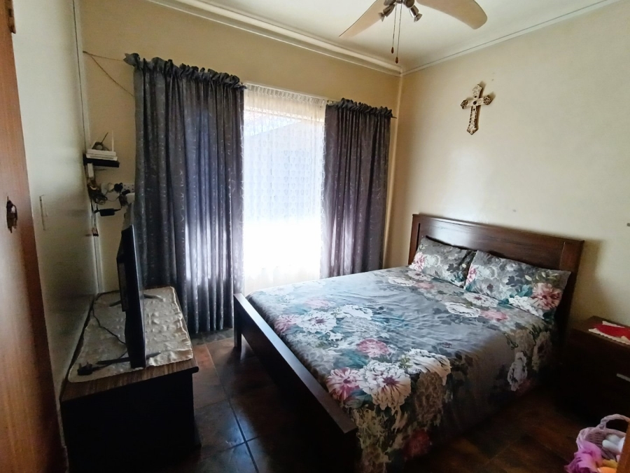 4 Bedroom Property for Sale in Rooihuiskraal Gauteng