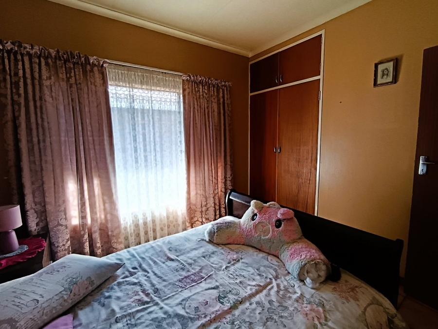 4 Bedroom Property for Sale in Rooihuiskraal Gauteng