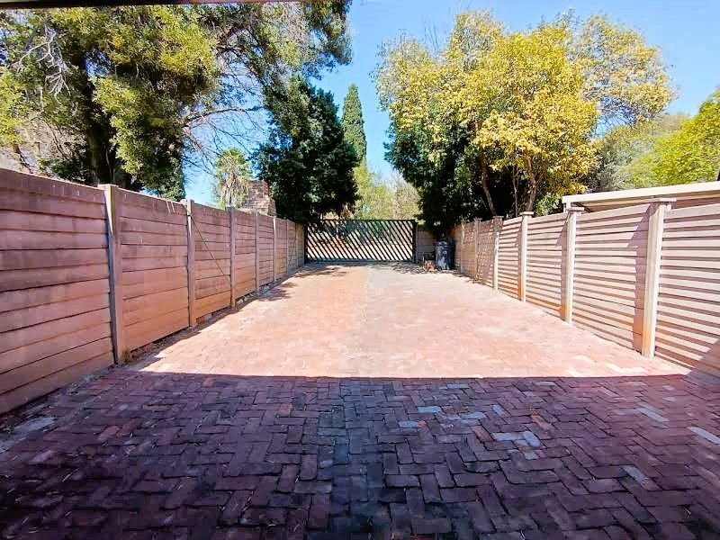 4 Bedroom Property for Sale in Rooihuiskraal Gauteng