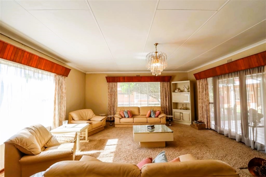 4 Bedroom Property for Sale in Knoppieslaagte Gauteng