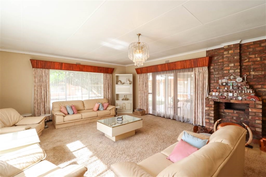 4 Bedroom Property for Sale in Knoppieslaagte Gauteng