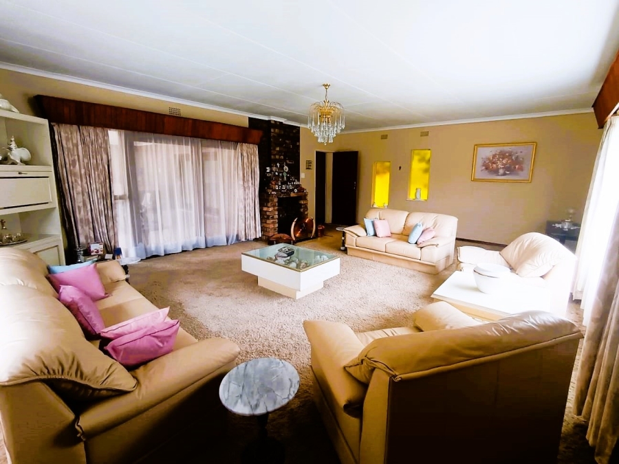 4 Bedroom Property for Sale in Knoppieslaagte Gauteng