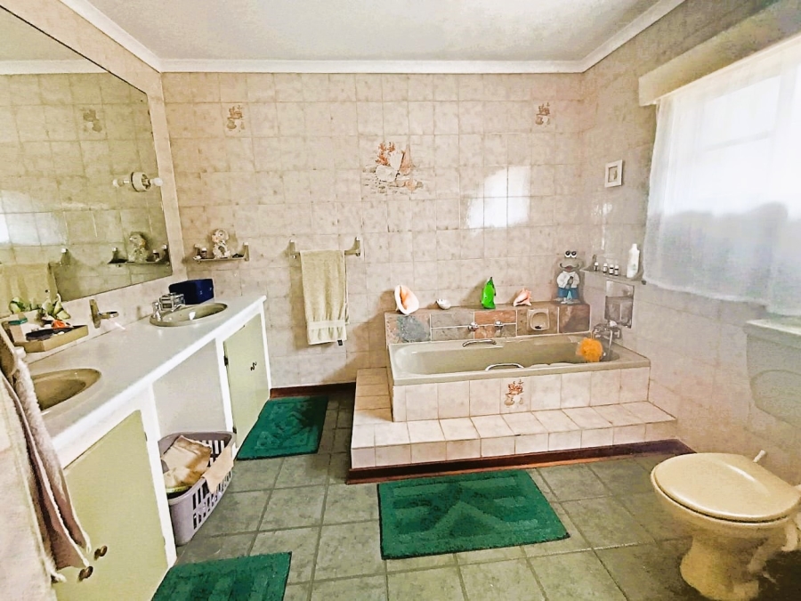 4 Bedroom Property for Sale in Knoppieslaagte Gauteng