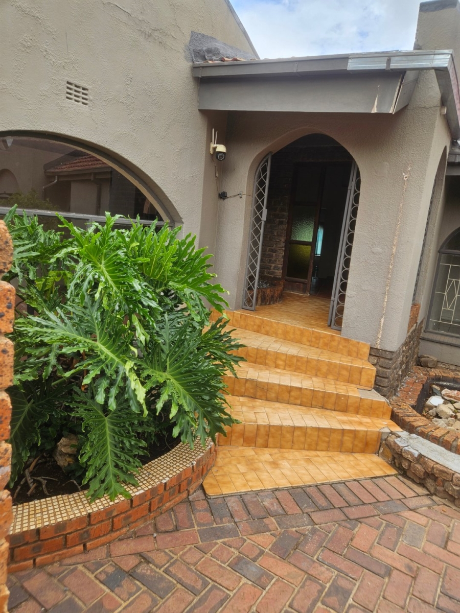 3 Bedroom Property for Sale in Bardene Gauteng