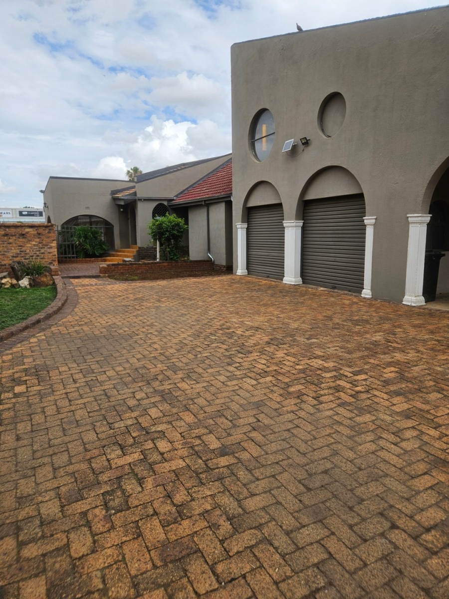 3 Bedroom Property for Sale in Bardene Gauteng