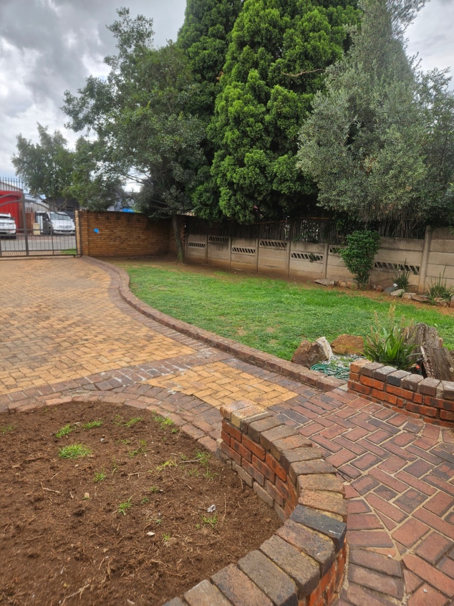 3 Bedroom Property for Sale in Bardene Gauteng