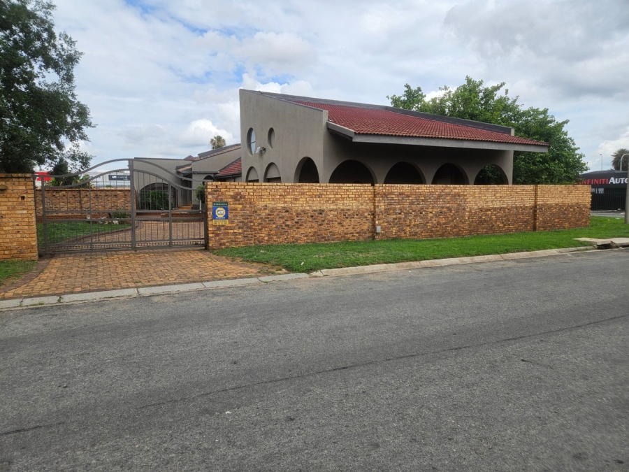 3 Bedroom Property for Sale in Bardene Gauteng