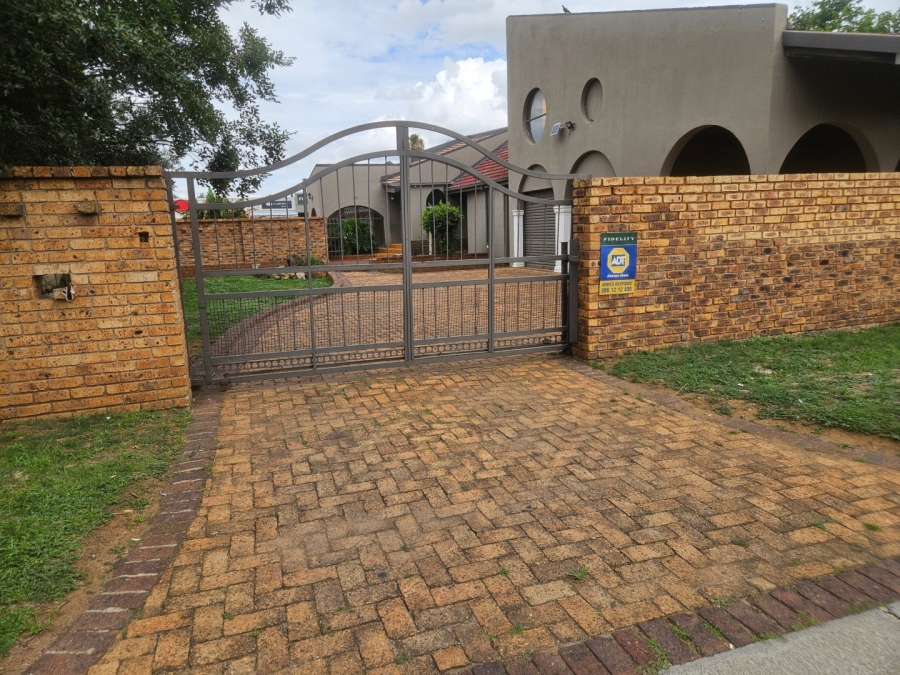 3 Bedroom Property for Sale in Bardene Gauteng