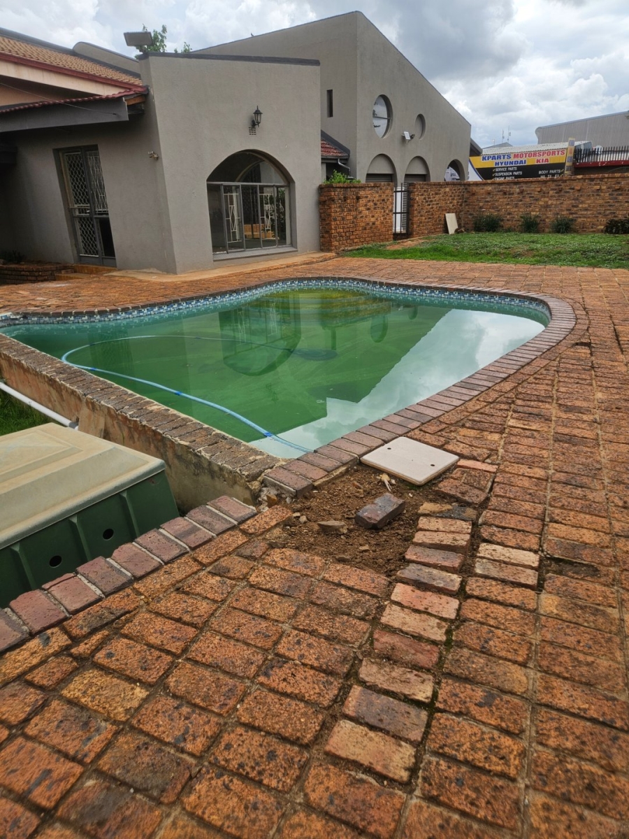 3 Bedroom Property for Sale in Bardene Gauteng