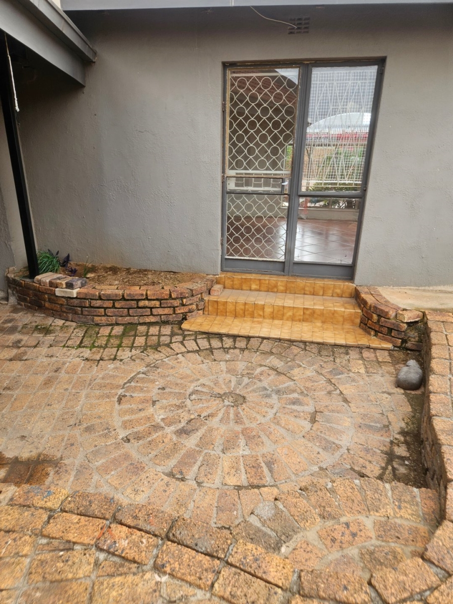 3 Bedroom Property for Sale in Bardene Gauteng