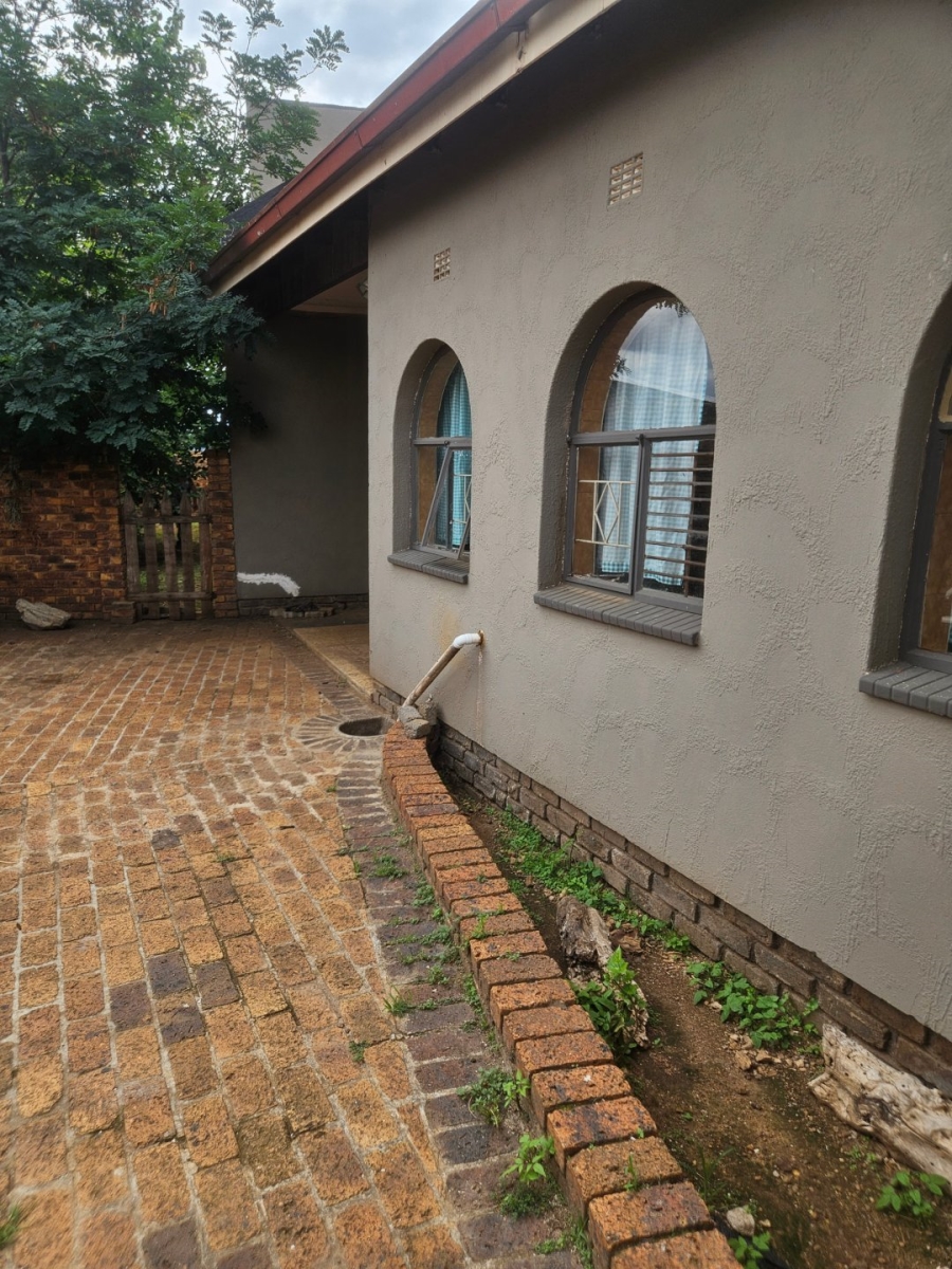 3 Bedroom Property for Sale in Bardene Gauteng