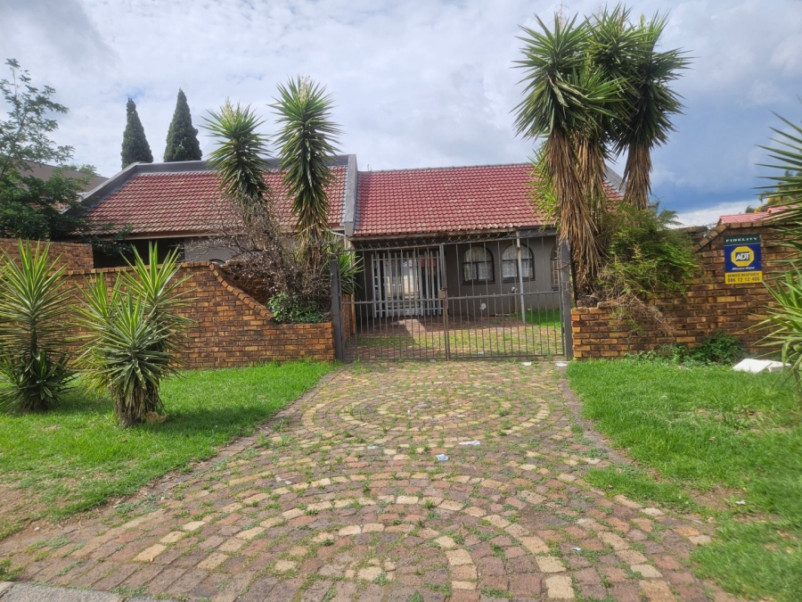 3 Bedroom Property for Sale in Bardene Gauteng