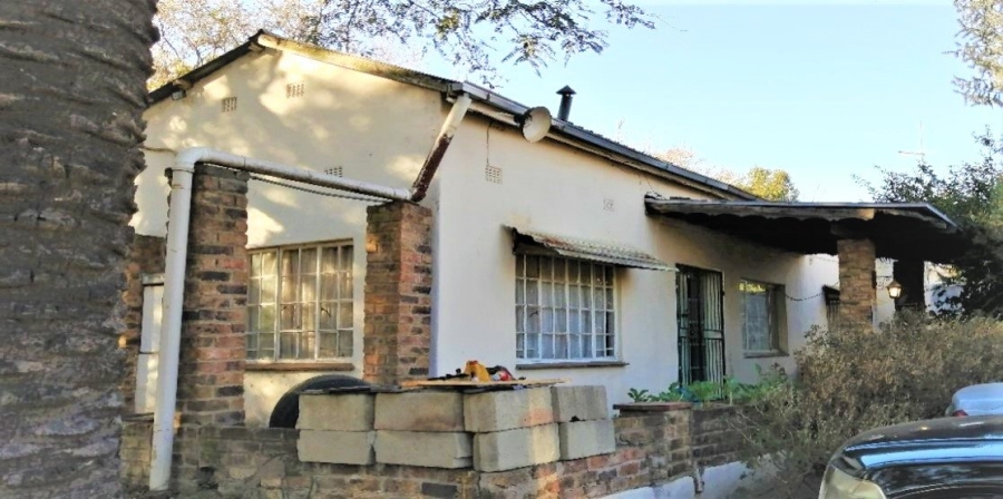 10 Bedroom Property for Sale in Glen Austin Gauteng