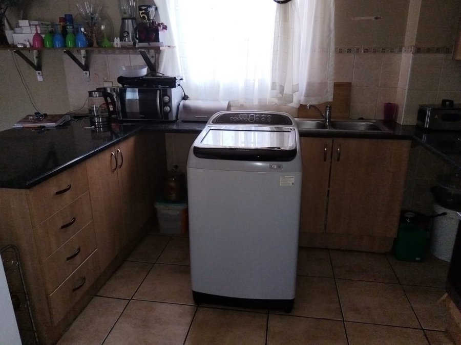 To Let 2 Bedroom Property for Rent in Castleview Gauteng