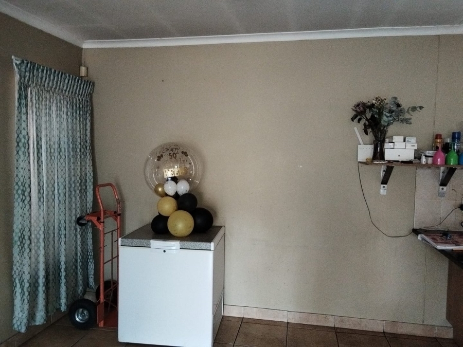 To Let 2 Bedroom Property for Rent in Castleview Gauteng