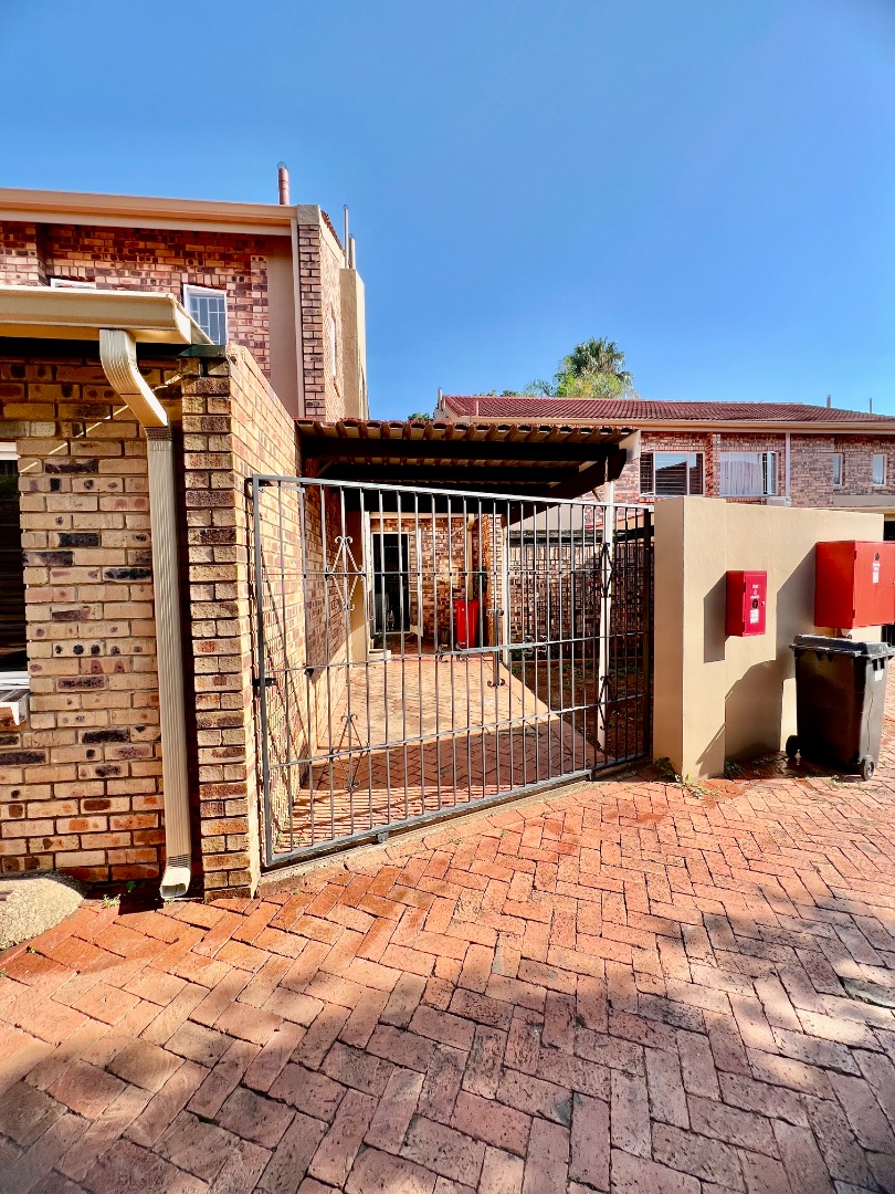 3 Bedroom Property for Sale in Faerie Glen Gauteng