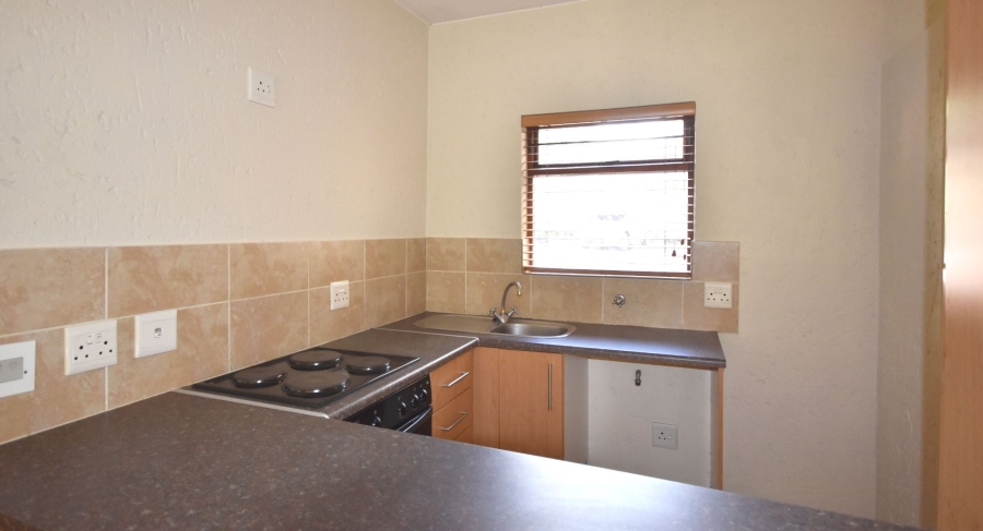 To Let 1 Bedroom Property for Rent in Lonehill Gauteng