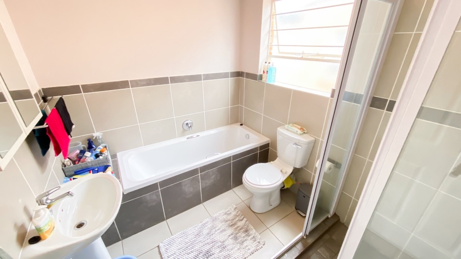 2 Bedroom Property for Sale in Theresa Park Gauteng