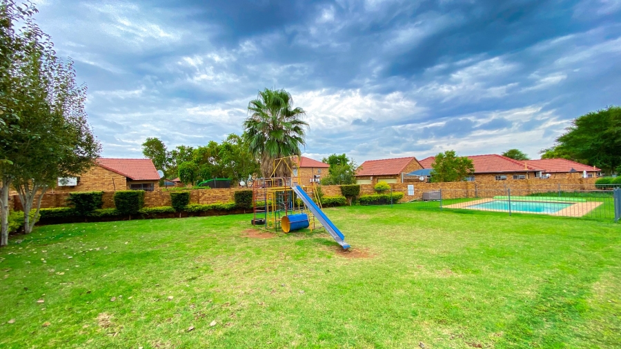 2 Bedroom Property for Sale in Theresa Park Gauteng