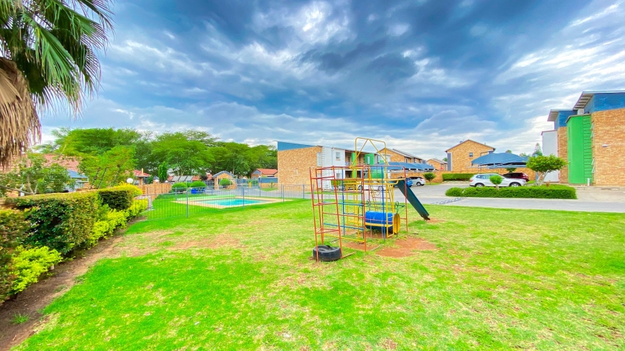 2 Bedroom Property for Sale in Theresa Park Gauteng