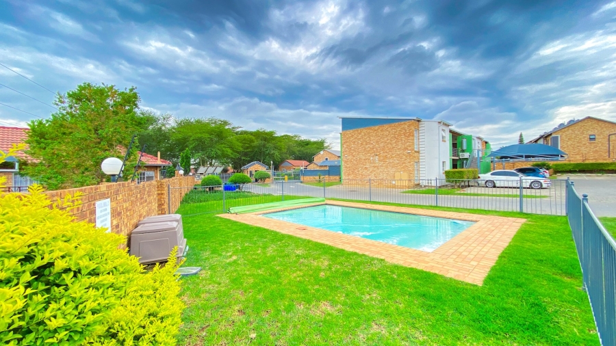 2 Bedroom Property for Sale in Theresa Park Gauteng