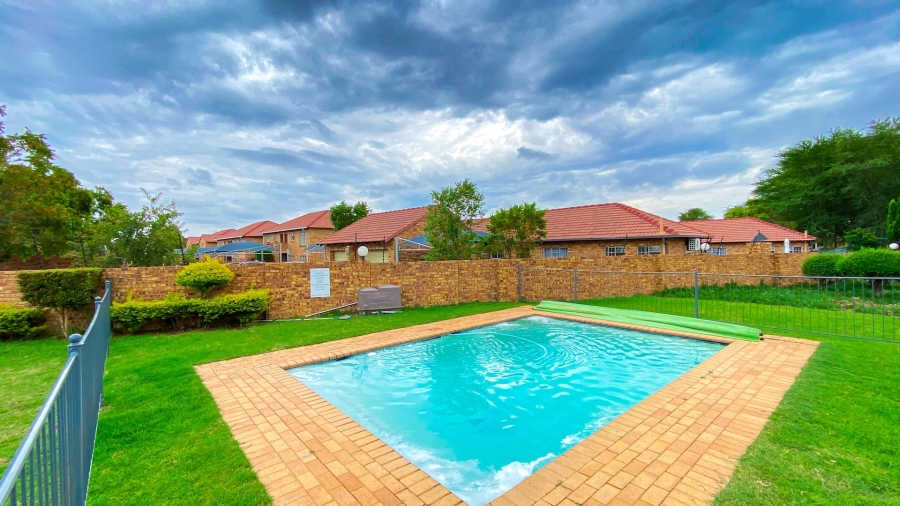 2 Bedroom Property for Sale in Theresa Park Gauteng