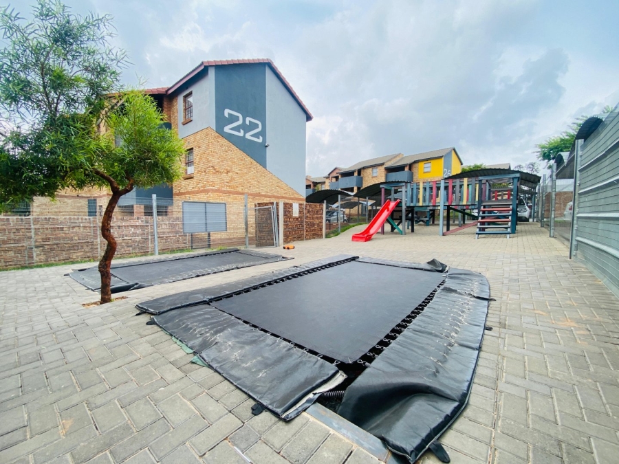 1 Bedroom Property for Sale in Erand Gardens Gauteng