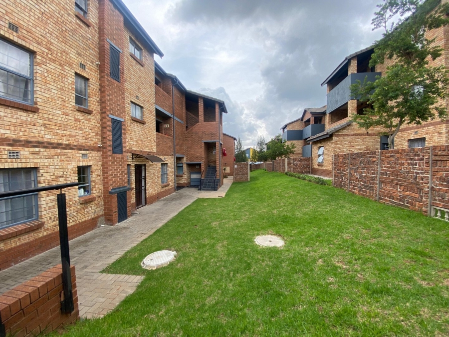 1 Bedroom Property for Sale in Erand Gardens Gauteng