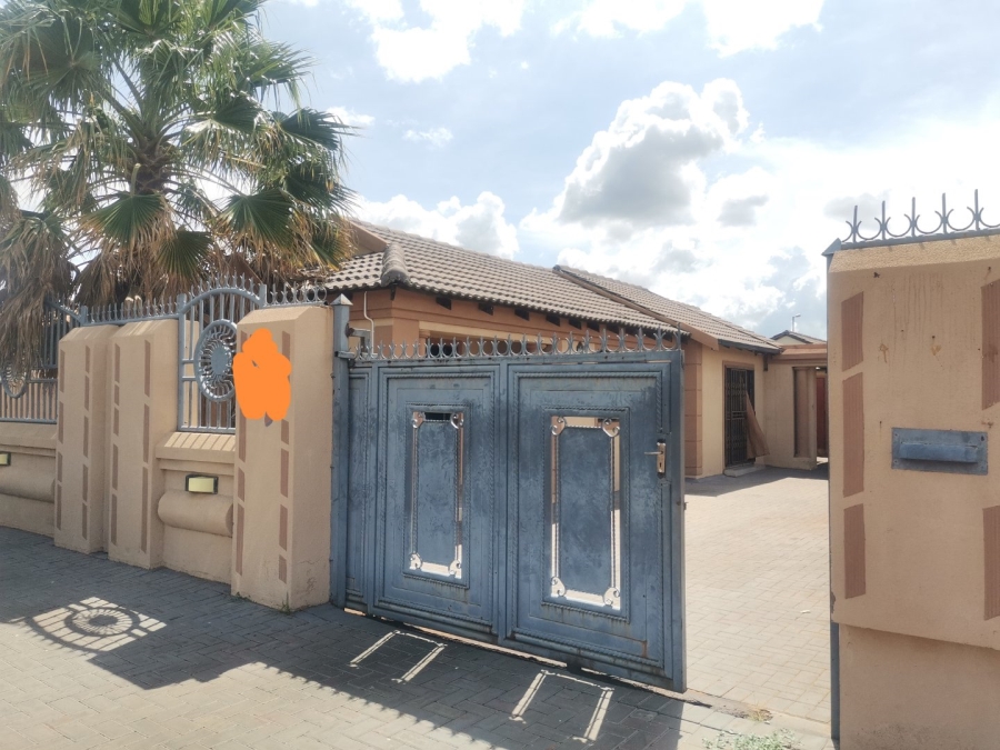 To Let 3 Bedroom Property for Rent in Nkwe Estate Gauteng