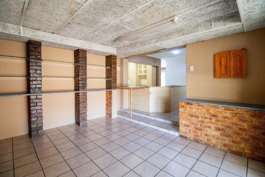 5 Bedroom Property for Sale in Impala Park Gauteng