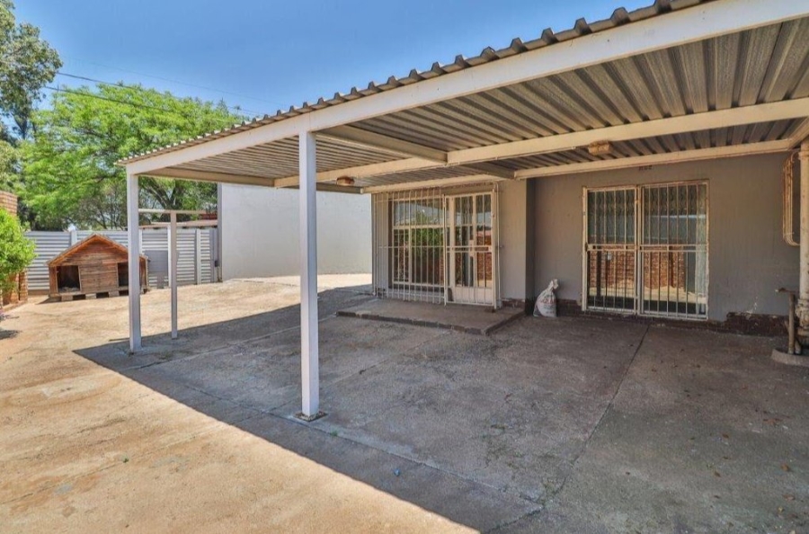 5 Bedroom Property for Sale in Impala Park Gauteng