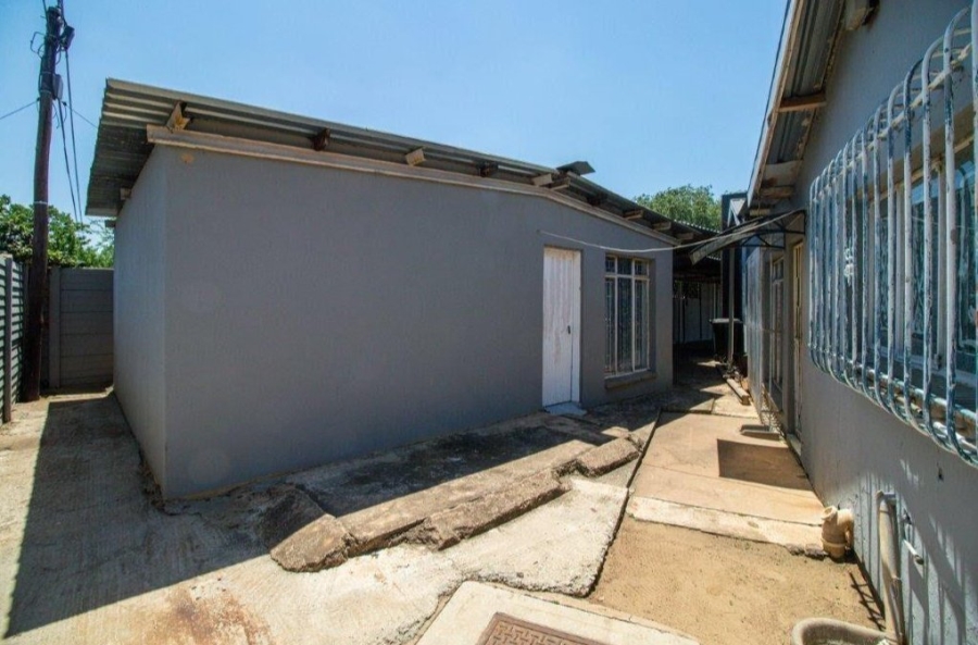 5 Bedroom Property for Sale in Impala Park Gauteng