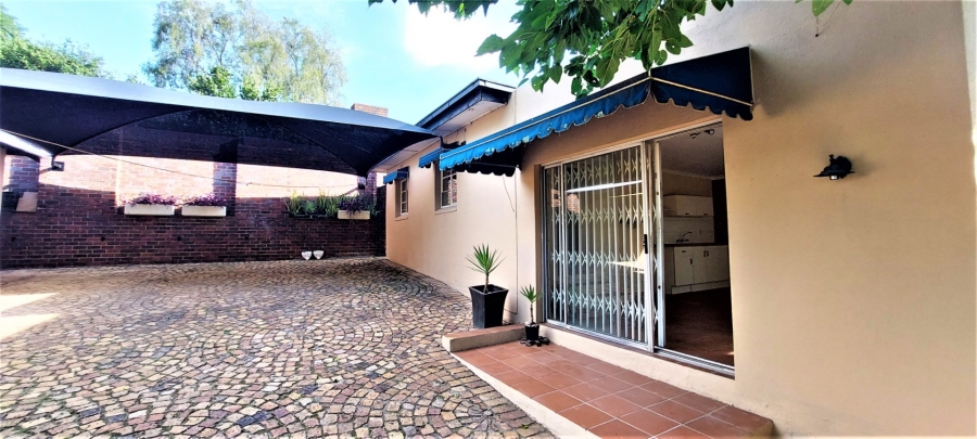 To Let 1 Bedroom Property for Rent in Emmarentia Gauteng