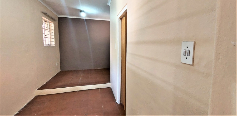 To Let 1 Bedroom Property for Rent in Emmarentia Gauteng