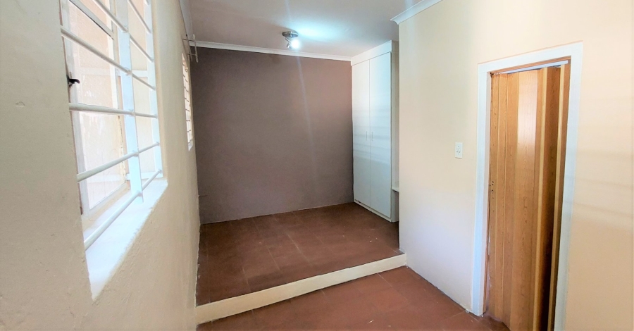 To Let 1 Bedroom Property for Rent in Emmarentia Gauteng