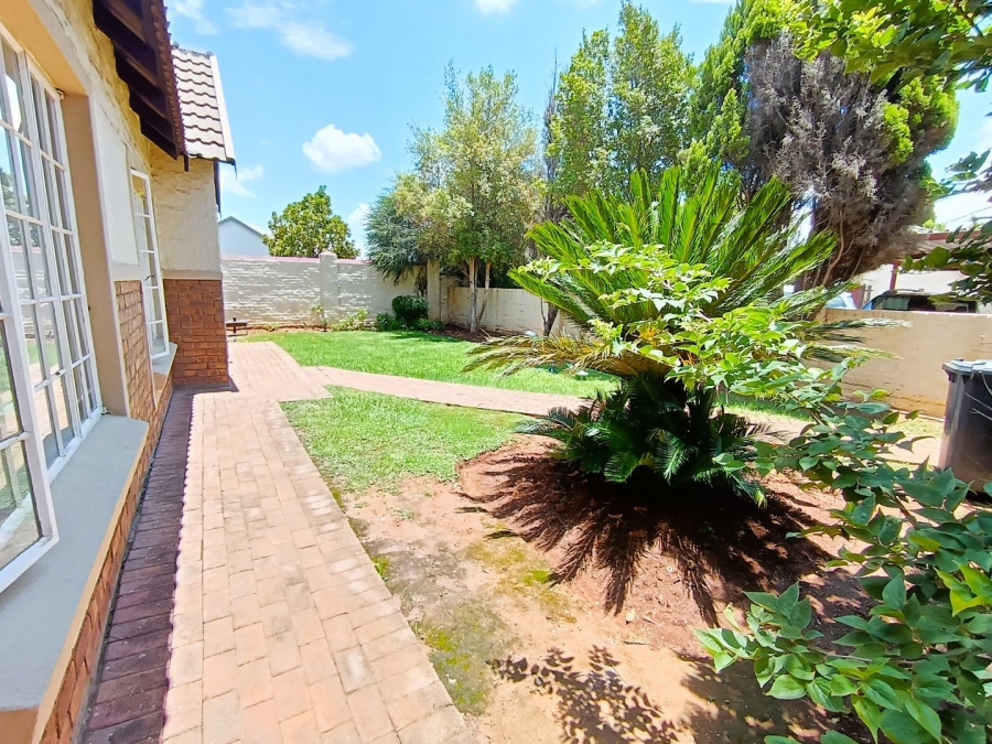 3 Bedroom Property for Sale in Heuwelsig Estate Gauteng