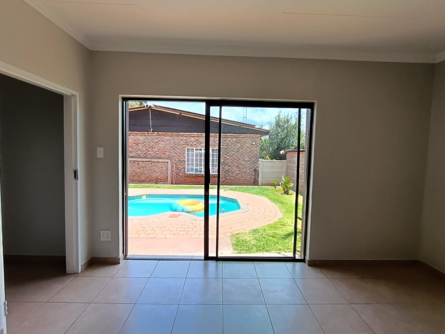 To Let 5 Bedroom Property for Rent in Monavoni Gauteng