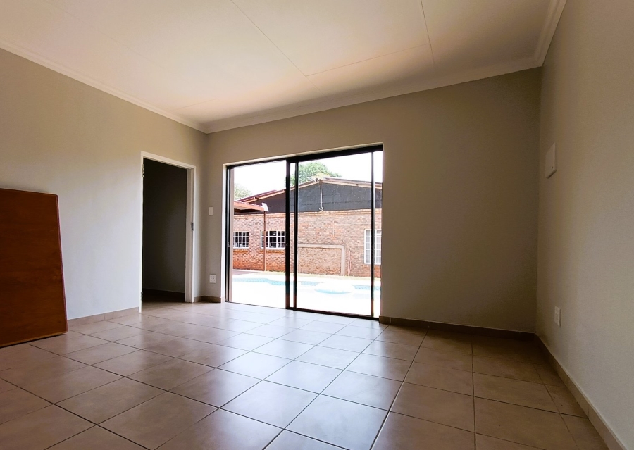 To Let 5 Bedroom Property for Rent in Monavoni Gauteng