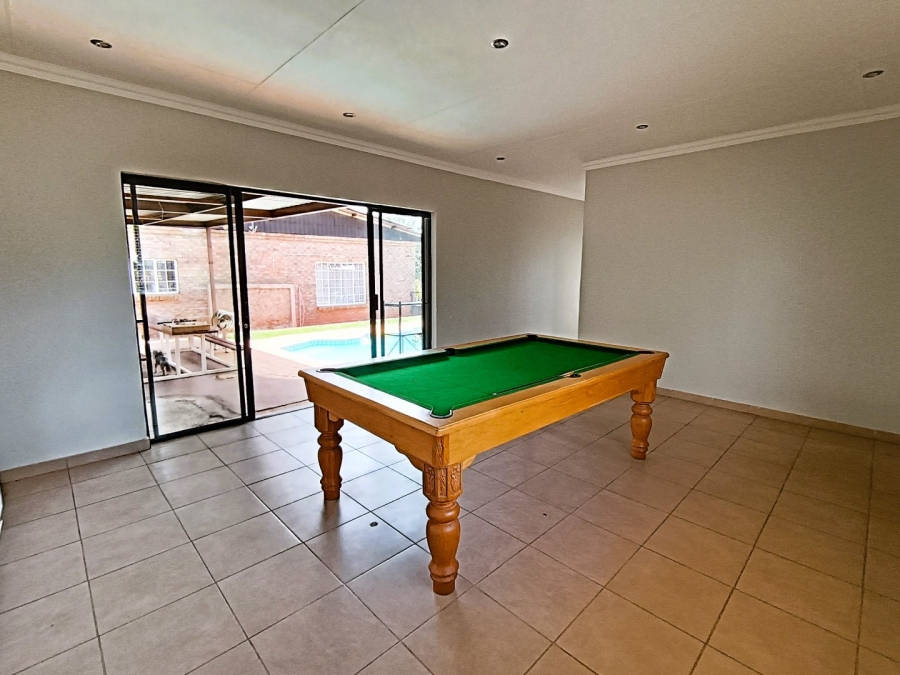 To Let 5 Bedroom Property for Rent in Monavoni Gauteng