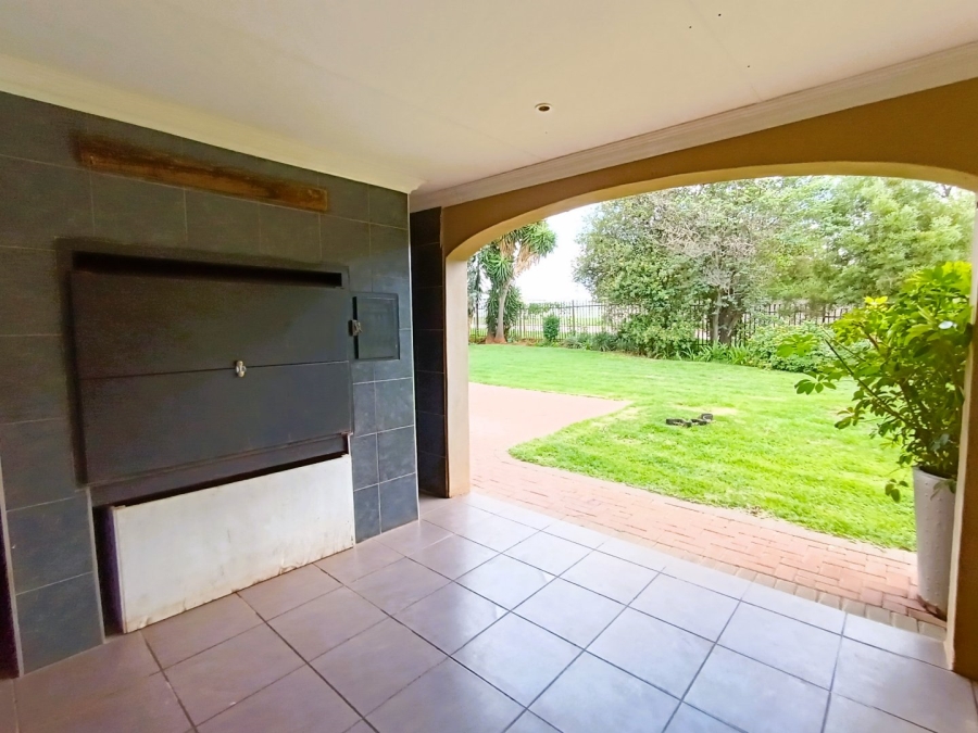 To Let 5 Bedroom Property for Rent in Monavoni Gauteng