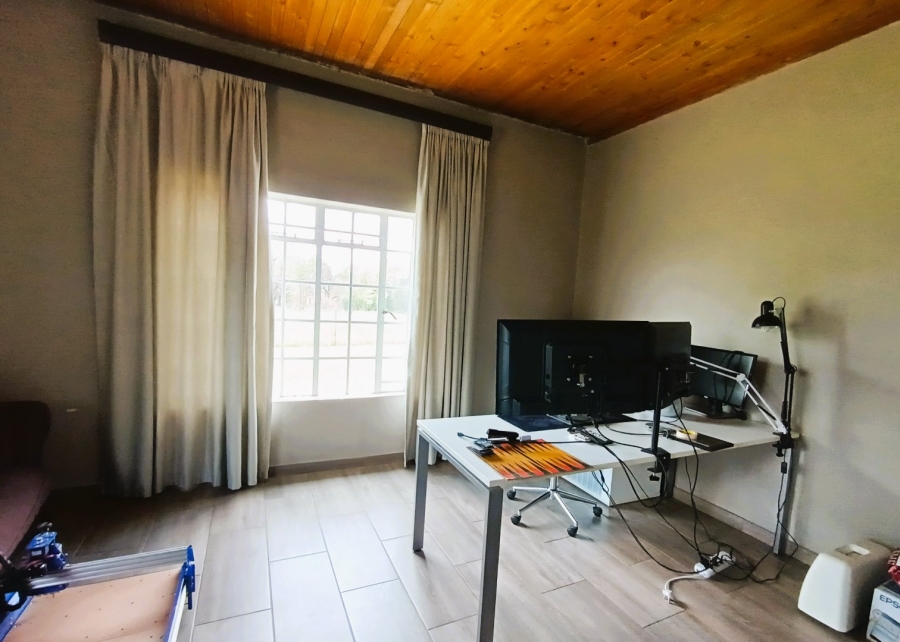 To Let 5 Bedroom Property for Rent in Monavoni Gauteng