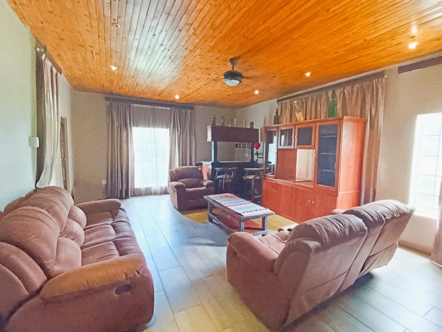 To Let 5 Bedroom Property for Rent in Monavoni Gauteng