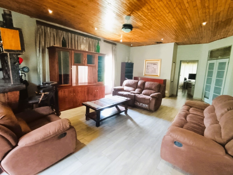 To Let 5 Bedroom Property for Rent in Monavoni Gauteng