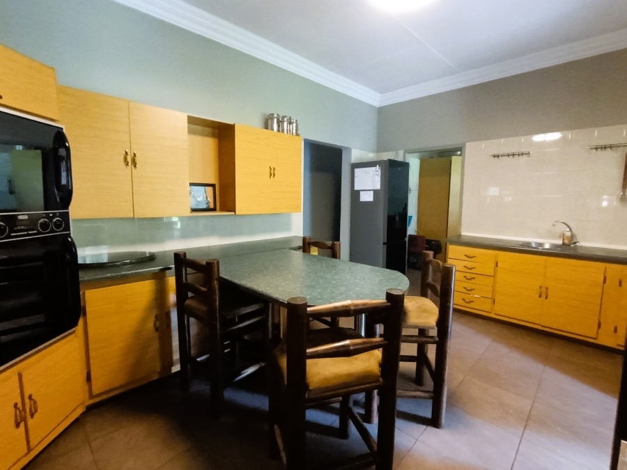 To Let 5 Bedroom Property for Rent in Monavoni Gauteng