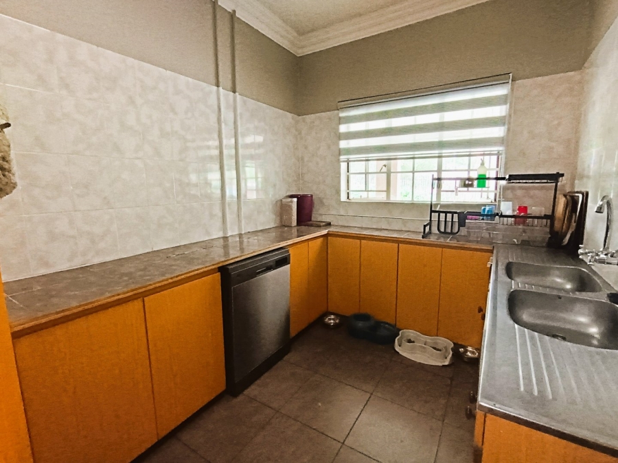 To Let 5 Bedroom Property for Rent in Monavoni Gauteng