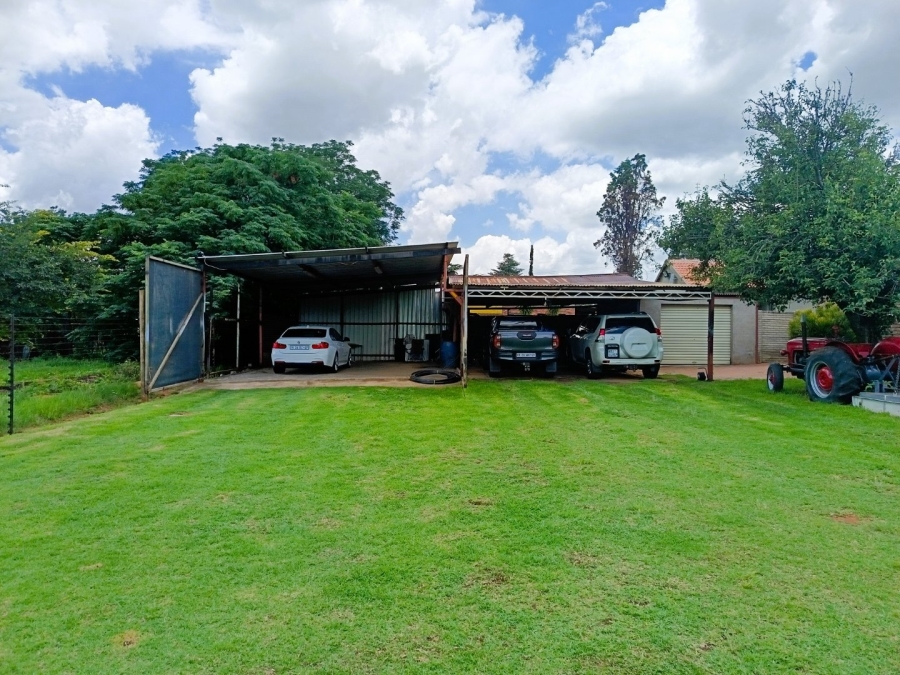 To Let 5 Bedroom Property for Rent in Monavoni Gauteng