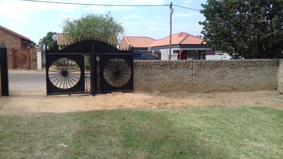 To Let 2 Bedroom Property for Rent in Soshanguve XX Gauteng