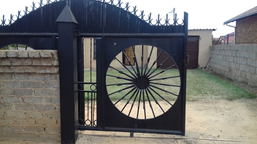 To Let 2 Bedroom Property for Rent in Soshanguve XX Gauteng