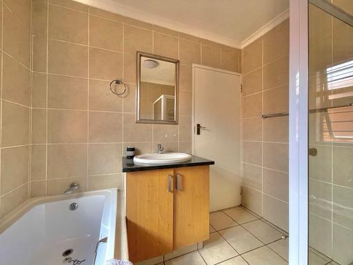 2 Bedroom Property for Sale in Linden Gauteng