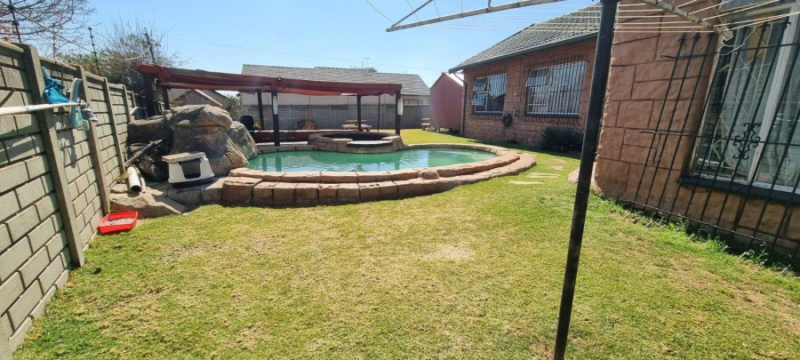 5 Bedroom Property for Sale in Klopperpark Gauteng